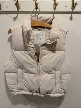 Hollister Cropped Corduroy Puffy Vest